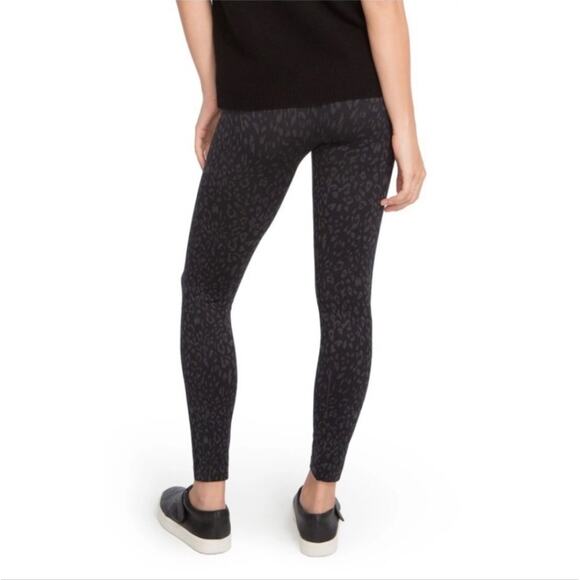 Spanx Leopard Print Seamless Leggings Size Medium Fitted Compression Casual - Picture 4 of 9